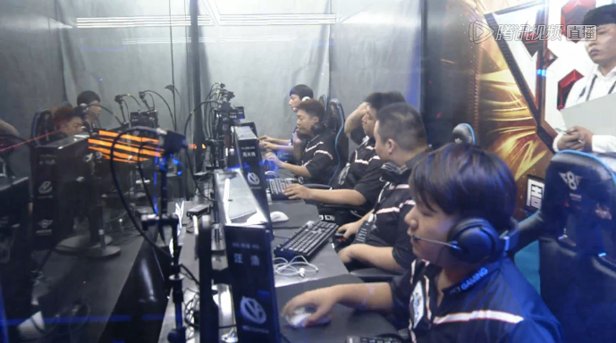 S14资格预测：PYL看好WBG和JDG 赵俊日则更看好LNG和JDG