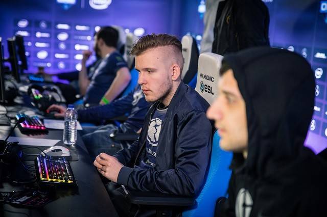 世界赛出场次数排名：Faker领衔场次榜，Xiaohu、Meiko前十